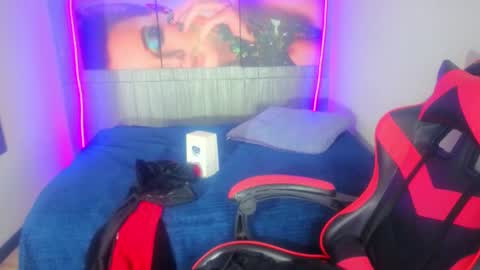 Snapshot of emily_rosse04 chatting on December 4, 12:14 pm online show from December 4, 12:14 pm