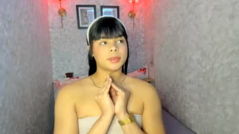 Snapshot of emily_rosue_ chatting on July 7, 8:29 am emily_rosue_ online show from July 7, 8:29 am