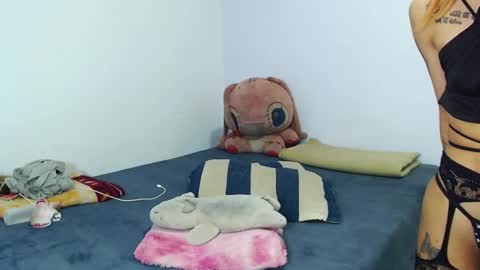 Snapshot of emily_rousxxx chatting on December 21, 9:33 pm Emily IGEmmily Baussa online show from December 21, 9:33 pm