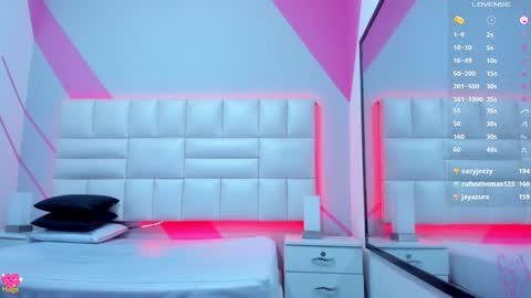 Snapshot of emily_roux chatting on December 14, 10:45 am EMILY online show from December 14, 10:45 am