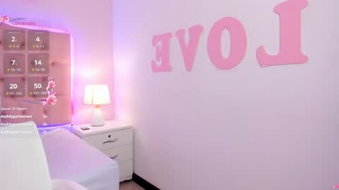 Snapshot of emily_roux chatting on January 31, 6:25 pm EMILY online show from January 31, 6:25 pm