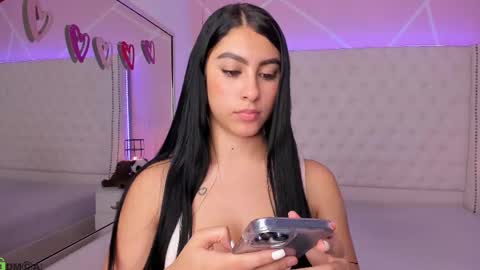 Snapshot of emily_roux chatting on February 26, 8:48 am EMILY online show from February 26, 8:48 am