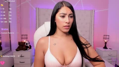 Snapshot of emily_roux chatting on March 9, 4:49 am EMILY online show from March 9, 4:49 am