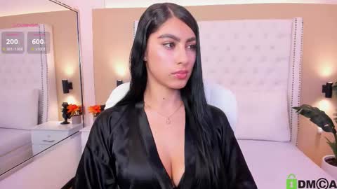 Snapshot of emily_roux chatting on November 9, 4:44 am EMILY online show from November 9, 4:44 am