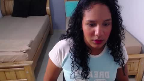 emily_russell_ online show from September 16, 4:57 am