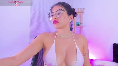 Emily online show from February 9, 11:15 pm