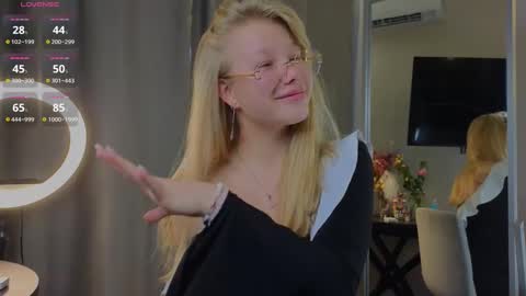 Snapshot of emily_shepard chatting on September 9, 2:22 am emily shepard online show from September 9, 2:22 am