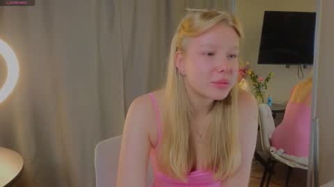 Snapshot of emily_shepard chatting on September 11, 2:22 am emily shepard online show from September 11, 2:22 am