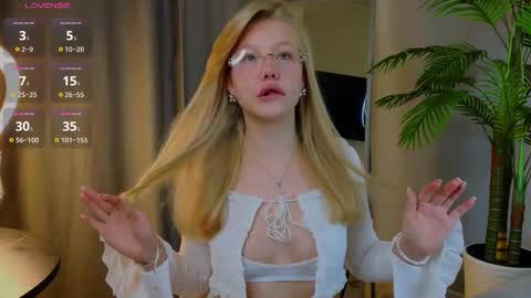 Snapshot of emily_shepard chatting on September 23, 2:25 am emily shepard online show from September 23, 2:25 am