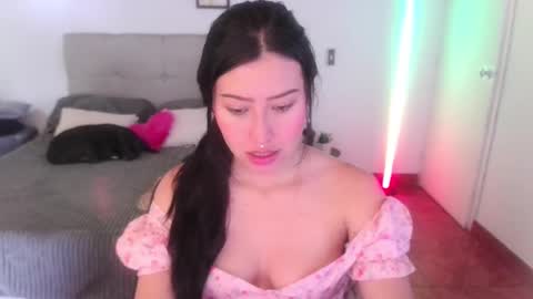 Snapshot of emily_swan_04 chatting on March 10, 5:29 pm Emily  Swan online show from March 10, 5:29 pm