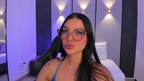 Snapshot of emily_tolson chatting on May 11, 9:23 pm emily_tolson online show from May 11, 9:23 pm
