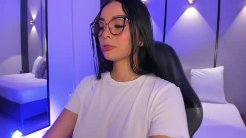 Snapshot of emily_tolson chatting on May 28, 7:55 pm emily_tolson online show from May 28, 7:55 pm