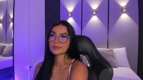 Snapshot of emily_tolson chatting on May 29, 8:18 pm emily_tolson online show from May 29, 8:18 pm
