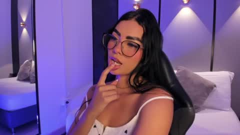 Snapshot of emily_tolson chatting on June 10, 7:57 pm emily_tolson online show from June 10, 7:57 pm