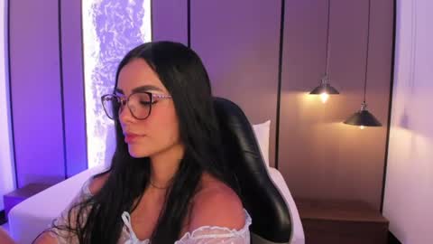 Snapshot of emily_tolson chatting on June 12, 9:25 pm emily_tolson online show from June 12, 9:25 pm