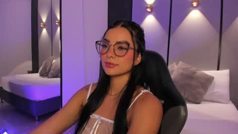 Snapshot of emily_tolson chatting on June 16, 7:27 pm emily_tolson online show from June 16, 7:27 pm