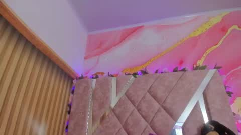 emily_velvet_ online show from July 11, 6:43 pm