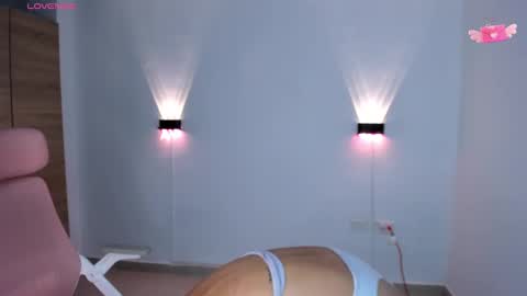 Snapshot of emily_villamil_ chatting on February 17, 9:08 pm Emi online show from February 17, 9:08 pm