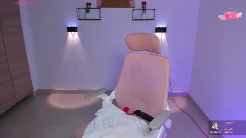 Snapshot of emily_villamil_ chatting on October 14, 8:42 pm Emi online show from October 14, 8:42 pm