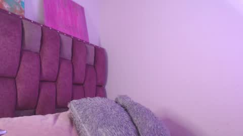 emily_w2 online show from May 1, 4:06 am