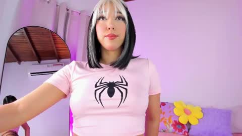 Snapshot of emily_walker4 chatting on April 18, 2:37 am emily_walker4 online show from April 18, 2:37 am