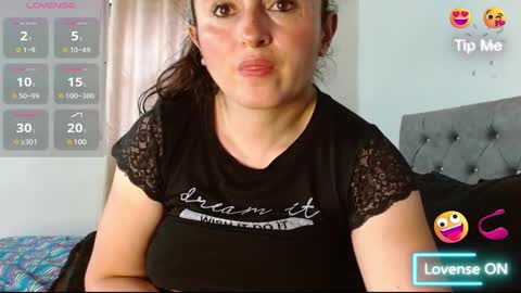 Snapshot of emily_white00 chatting on February 26, 10:31 pm emily online show from February 26, 10:31 pm