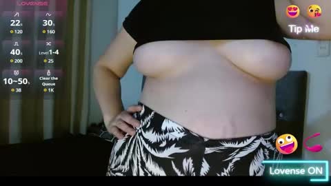 Snapshot of emily_white00 chatting on March 10, 11:06 pm emily online show from March 10, 11:06 pm