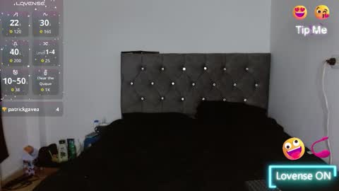 Snapshot of emily_white00 chatting on October 15, 6:02 am emily online show from October 15, 6:02 am
