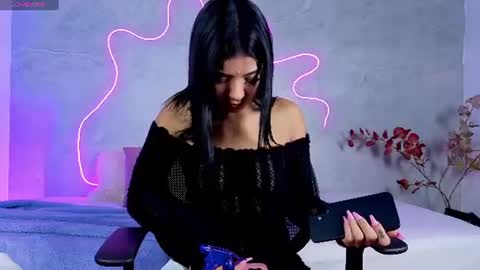 Snapshot of emily_white11 chatting on June 22, 8:39 pm Emily online show from June 22, 8:39 pm