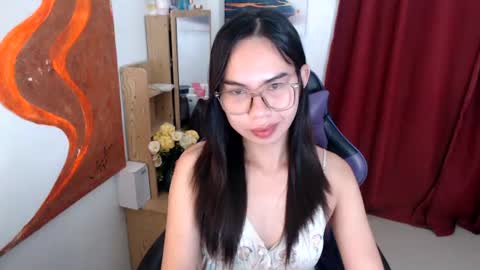 Snapshot of emily_xo143 chatting on June 17, 5:32 am emily_xo143 online show from June 17, 5:32 am