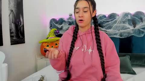 Emilyyy online show from October 24, 11:34 pm