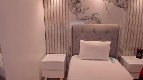  E M Y L Y  online show from March 13, 12:34 pm