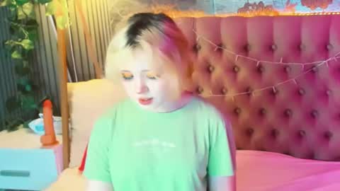 Snapshot of emilyangels chatting on May 27, 6:10 am Baby Emelli online show from May 27, 6:10 am