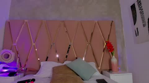 Snapshot of emilyblack_1 chatting on June 6, 10:25 pm Emily online show from June 6, 10:25 pm