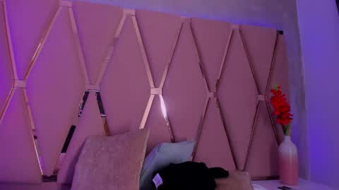 Snapshot of emilyblack_1 chatting on June 8, 1:28 am Emily online show from June 8, 1:28 am