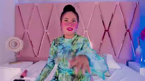 Snapshot of emilyblack_1 chatting on June 16, 10:45 pm Emily online show from June 16, 10:45 pm