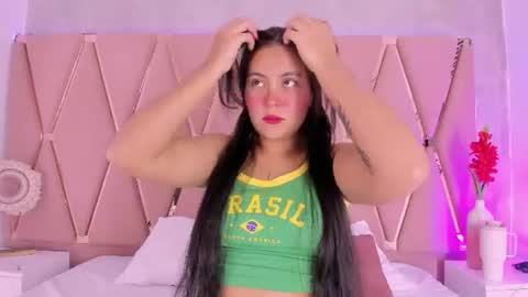 Snapshot of emilyblack_1 chatting on June 20, 2:14 am Emily online show from June 20, 2:14 am