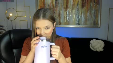 Snapshot of emilycarterr_ chatting on June 5, 10:43 am Emily Carter online show from June 5, 10:43 am