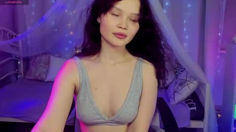 Emilyhaves online show from May 4, 7:48 am