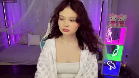 Emilyhaves online show from May 25, 7:14 am