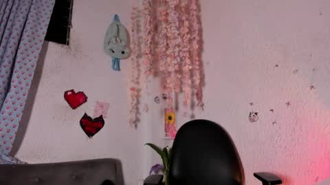 Emily online show from June 4, 5:02 am