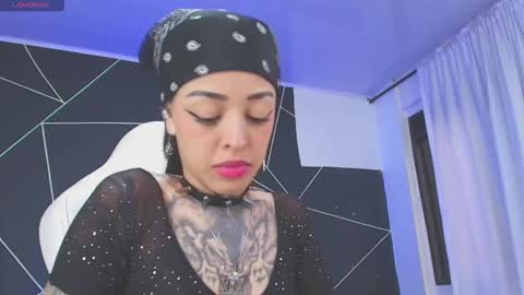 Snapshot of emilydaft chatting on December 22, 9:34 pm fari online show from December 22, 9:34 pm