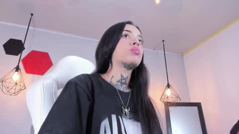 Snapshot of emilydaft chatting on January 12, 8:36 pm fari online show from January 12, 8:36 pm