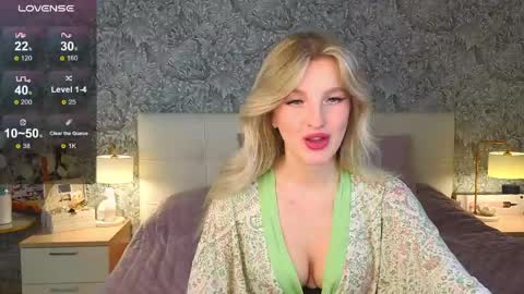 emilydancee online show from April 8, 4:23 am