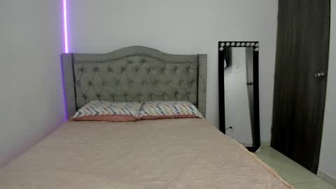 Snapshot of emilydauz chatting on January 7, 6:05 am Camila online show from January 7, 6:05 am