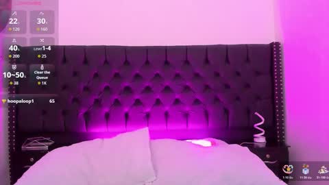 Snapshot of emilyevanss1_ chatting on November 22, 4:44 am Emily online show from November 22, 4:44 am