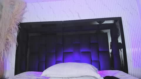 Snapshot of emilyevanss1_ chatting on May 9, 8:08 am Emily online show from May 9, 8:08 am