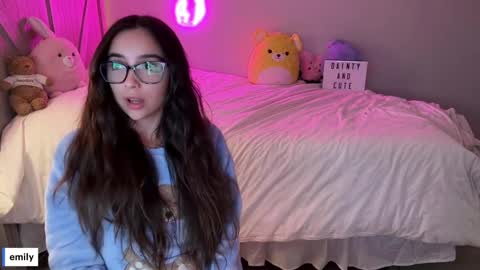 Snapshot of emilyfawn chatting on September 12, 4:23 am emilyfawn online show from September 12, 4:23 am