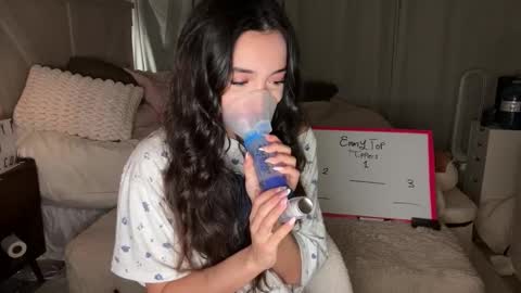 Snapshot of emilyfawn chatting on March 8, 6:17 am emilyfawn online show from March 8, 6:17 am