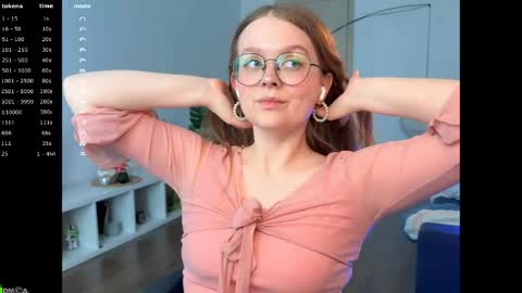 Snapshot of emilyforelsket chatting on May 25, 1:28 pm Emily online show from May 25, 1:28 pm
